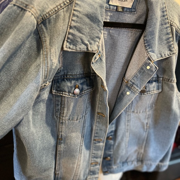 Jean jacket - Picture 1 of 6